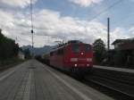 151 153-4 durchfhrt am 10 Juli 2009 den Bahnhof von  Prien am Chiemsee.