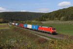 152 132 mit einem Containerzug am 11.