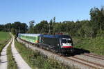 182 518 war am 25. September 2021 mit dem  Alpen-Sylt-Nachtexpress  bei Grabensttt im Chiemgau in Richtung Freilassing unterwegs.