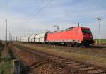 185 203-7 mit einem Ganzzug bei der Einfahrt in den Bahnhof von Gramatneusiedl am 21.