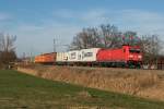 185 266-4 mit einem Containerzug auf dem Weg nach Salzburg.