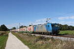 185 521 mit dem  MARS-Zug  aus Mnchen kommend am 15. Oktober 2021 bei bersee am Chiemsee.