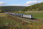 185 578 von  AKIEM  war am 111. Oktober 2022 mit einem Autozug bei Harrbach in Richtung Wrzburg unterwegs..