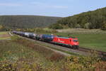 185 588 von  Rhein Cargo  mit einem Kesselwagenzug am 12. Oktober 2022 bei Harrbach am Main.