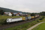 193 209 mit einem Containerzug am 10.