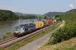 193 835 von  BoxXpress  mit einem Containerzug am 23.