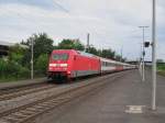 Die ehem. Metropolitan Lok 101 130 am 19.07.08 mit einem EC in Richtung Sden in Sinzig (Rhein)