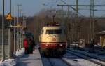 Wegen eines Waggonbrandes in Flensburg dachte ich erst das er ausfllt, aber dann kam er doch der IC 2417 nach Kln gezogen von 103 184-8, der neue 103er Umlauf. Schleswig 02.01.2011