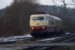 Bei migem Fotowetter kam IC 2417 mit Zuglok 103 184-8 hier fotografiert bei der Einfahrt in den Schleswiger Bahnhof. 09.01.2011