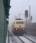103 235-8 mit dem IC 2417 bei der Einfahrt in Schleswig. 30.1.11