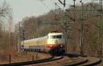103 235-8 mit dem leider trotz Bewachung beschmierten IC 2417 Hanseat kurz vor der Einfahrt in den Schleswiger Bhf. 20.3.2011