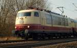Fr die Nostalgie-Liebhaber, die 103 235-8 als Portraitaufnahme. Schleswig 20.3.11