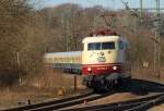 103 235-8 mit dem IC 2417 Hanseat kurz vor der Einfahrt in den Schleswiger Bahnhof. 27.3.11