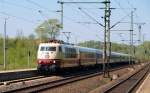 103 235-8 mit dem diesmal etwas lngeren IC 2417 Hanseat von Flensburg nach Kln hier in Schleswig aufgenommen. 25.4.11