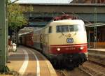 103 235-8 mit dem IC 2410 nach Flensburg hier beim Halt in HH-Harburg. 8.7.11