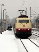 103 184-8 mit dem reinen IC 2417 Hanseat beim Halt in Schleswig. 12.2.2012