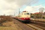 104 184-8 mit ihrem IC 2417 Hanseat bei der Einfahrt in Schleswig. 19.2.12