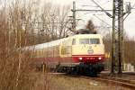 103 235-8 mit dem IC 2417 Hanseat bei der Einfahrt in Schleswig. 11.03.12