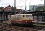 103 222-6 steht am 10.5.12 am Hamburger Hbf. und wartet auf Ausfahrt gen Norden.