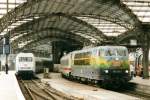 Scanbild von 103 220 in Kln Hbf am 13 April 2001.