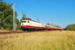 Mit einem TEE nach Koblenz rauscht die 101 235 am 27.09.2009 durch Riekdahl.