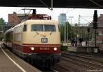 103 235-8 verlsst am 1.8.10 mit dem IC 1817 nach Kln Hbf. den Harburger Bahnhof von Gleis 5.