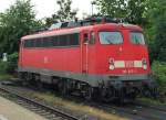 110 470-2 stand aabgestellt im Neumnsteraner Bahnhof am Morgen des 8.7.11