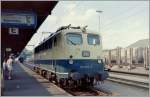 Die Reisenden schauen sich ganz zurecht um: DAS ist nicht der Regionalzug nach Weinfelden, sondern die DB 110 224-3...
Konstanz, den 16. Juni 1992