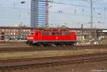 111 112 fhrt am 9.4.11 mit zgigem Tempo durch den Hbf. Duisburg durch.