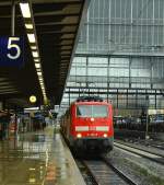 111 085-7 verlsst hier Bremen Hbf mit einer RB. 3.12.11