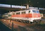 Scanbild von 111 146 in Düsseldorf Hbf am 20 Juli 1999.