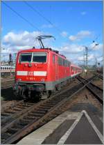 Die DB  111 162-4 verlässt ihren RE schiebend, Stuttgart. 
3. März 2014