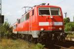 Vom Bahnsteig in etwas maröden Bahnhof Kaldenkirchen wurde 111 129 am 13 Augustus 2006 fotografiert.