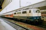 Am grauen 13 Jänner 1999 wurde 111 019 in Oberhausen Hbf fotografiert.