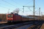 Der Nachmittagsspaziergang mit Baby verluft immer ber den Weltbahnhof Schleswig heute beginnend mit 112 171-4 und dem S-H-E von Flensburg nach Hamburg. 27.01.11