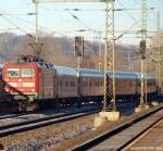 Mit dem RE 21067 nach Hamburg Hbf. rollt 112 171-4 am 28.1.11 in den Schleswiger Bhf. ein.