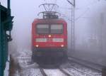 S-H-E nach Hamburg Altona gezogen von 112 150-8 bei mittlerweile dichtem Nebel. 30.1.11