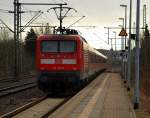 112 167-2 zog und 112 150-8 schob den SH-Express mit defektem Steuerwagen Richtung Hamburg aus dem Schleswiger Bahnhof. 11.3.11