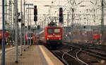 112 143-3 mit dem SHE nach Hamburg hier bei der Einfahrt in Neumnster fotografiert. Im Hintergrund noch zu sehen eine V90 der Lint 41 der AKN und ein Lint 41 der DB. 30.3.11