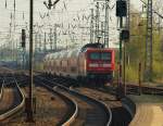 Der RE nach Kiel hier bei der Ausfahrt aus NMS. Schublok 112 154-0. 21.4.11