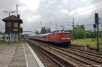 112 190 mit einem weiteren Kreuzfahrersonderzug von Warnemnde nach Berlin Ostbahnhof an der S-Bahn Station Berlin Warschauer Strae. 01.08.2011
