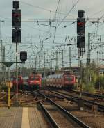Whrend 112 154-0 mit dem SHE Richtung HH einfhrt verlie 112 167 mit dem RE Neumnster Richtung Kiel. 06.09.11 