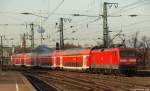 112 158 schiebt am 19.11.11 ihren RE7 die letzte Etappe in Richtung Klner Hbf, gesehn in Kln Messe/Deutz.
