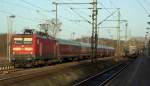 112 142-5 mit SHE nach Hamburg beim Halt in Schleswig(raw Aufnahme). SL 25.2.12