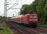 112 176 schiebt am 11.5.12 den RE nach Kiel Hbf. aus dem Bhf. Elmshorn heraus weiter gen Norden.