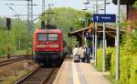 112 142-5 verlsst gerade Schleswig Richtung Flensburg. 20.05.12