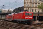 112 177 (Unt. LD X 10.5.12) fhrt am 17.5.12 mit der RB nach Bad Oldesloe aus dem Hamburger Hbf. ab. (2100)