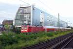 112 150-8 fhrt am Morgen des 10.8.12 mit dem RE 21007 nach Hamburg Hbf. durch Hamburg-Sternschanze.