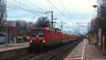 112 181-3 stand am Abend des 31.12.12 mit dem RE nach Hamburg Hbf. im Bf. Elmshorn.