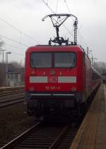 Irgendwas passt nicht an dieser Lok.....112 147-4 beim Halt in Schleswig 28.02.2013